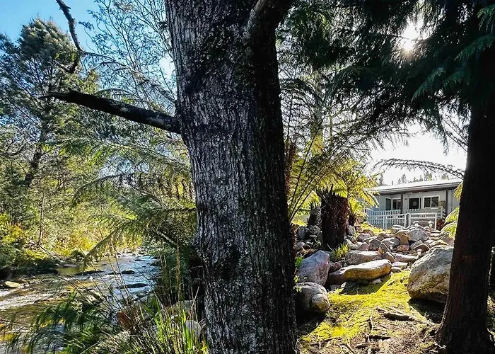 Cozy Creek Cottage